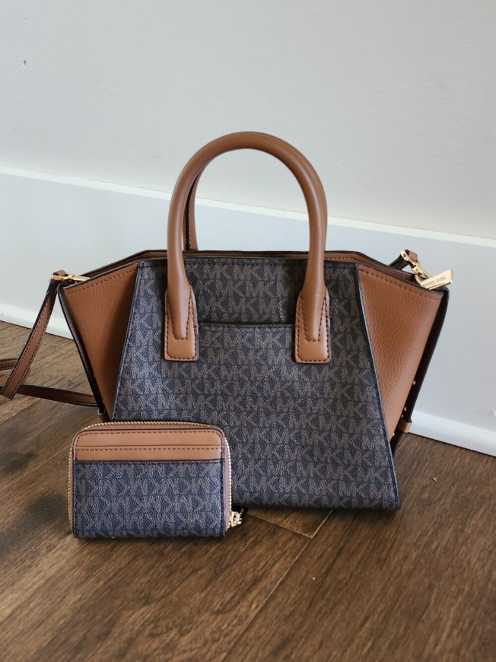 Michael Kors Avril Small Logo Satchel + Matching Wallet – Brown MK – NWOT - Picture 3 of 16
